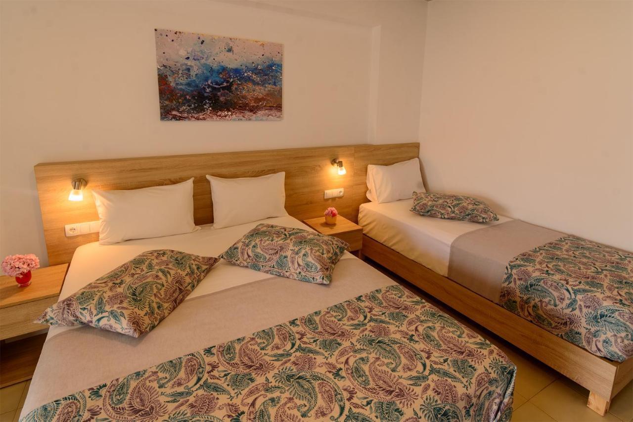 Nicole Rooms Palaiochora Exterior foto